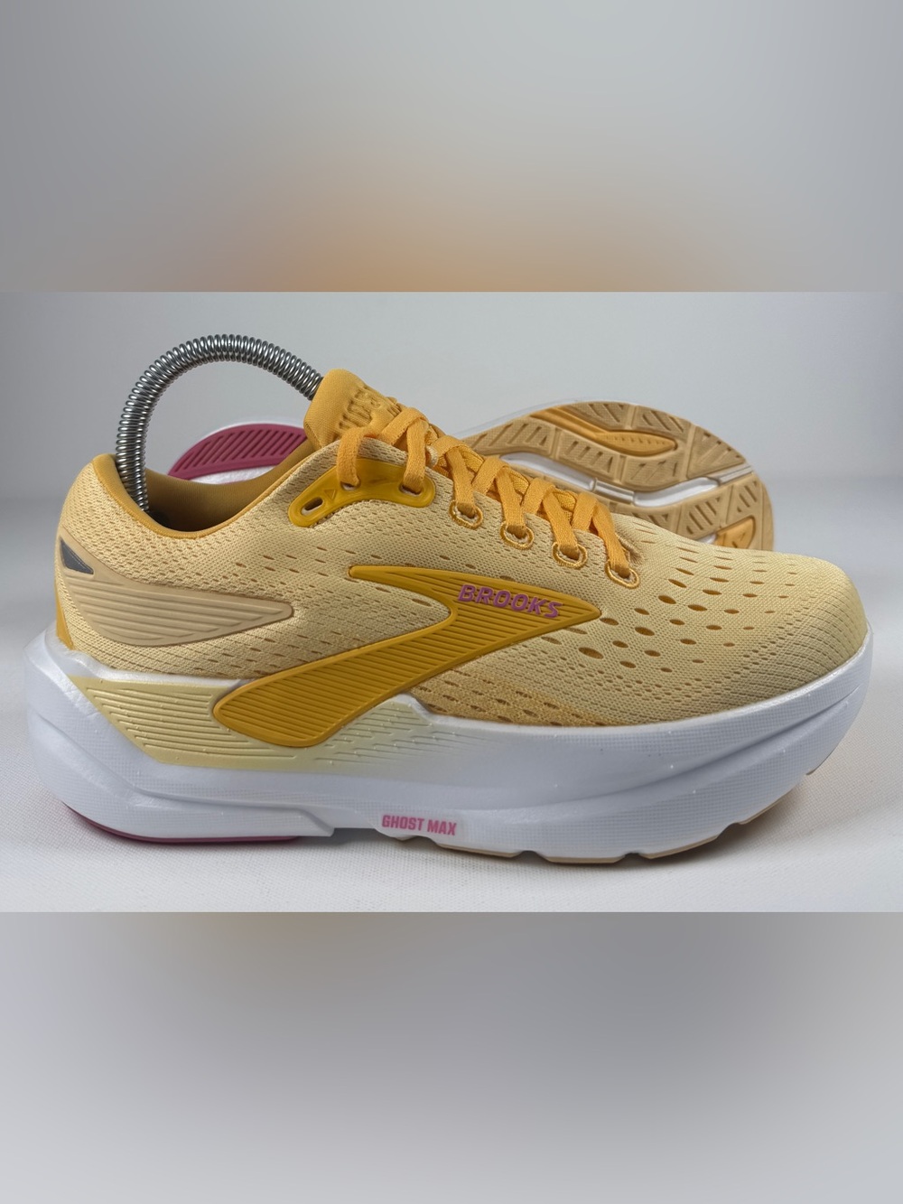 Brooks Ghost Max 3 ‘Apricot/Super Pink’ Women’s Size 7 Running 1204571B876